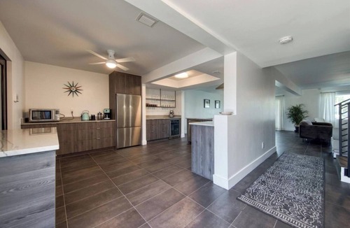 Bay Crest Park House | Luxury Waterfront Heated Pool and Dock Dander-Free