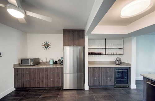 Bay Crest Park House | Luxury Waterfront Heated Pool and Dock Dander-Free