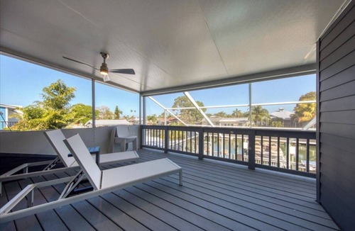 Bay Crest Park House | Luxury Waterfront Heated Pool and Dock Dander-Free