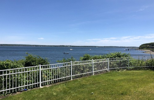 Portsmouth House | Luxury Waterfront Home With Private Dock & Hot Tub