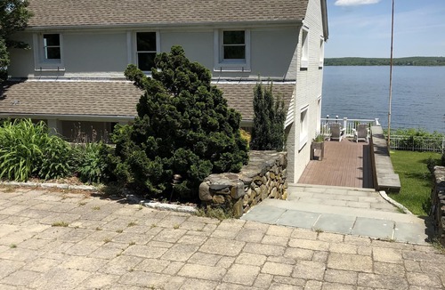 Portsmouth House | Luxury Waterfront Home With Private Dock & Hot Tub