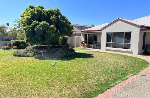 Yarrawonga House | Luxury Waterfront Pet Friendly Accomodation.