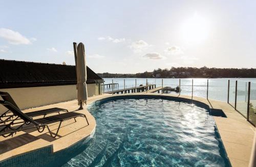 Kangaroo Point House | Luxury Waterfront Property with Private Pool
