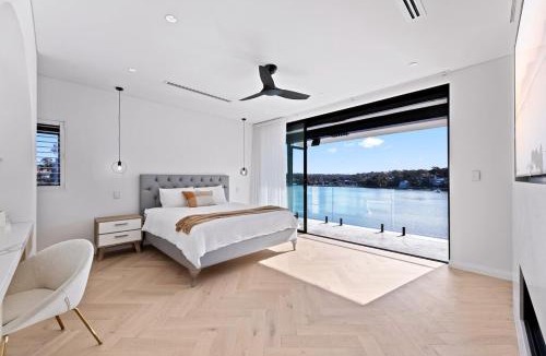 Kangaroo Point House | Luxury Waterfront Property with Private Pool