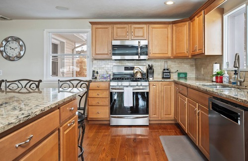 East Irondequoit House | Luxury Waterfront Retreat - Hot tub & Game Room