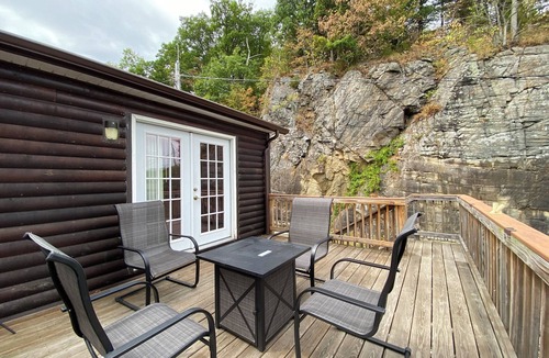 Hammond House | Luxury Waterfront Retreat on Black Lake