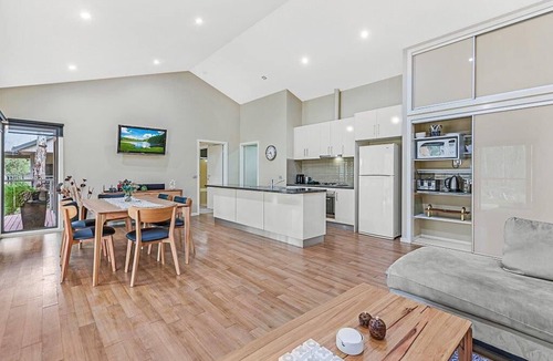 Moama House | Luxury Waterfront Retreat on Murray River