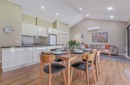 Moama House | Luxury Waterfront Retreat on Murray River