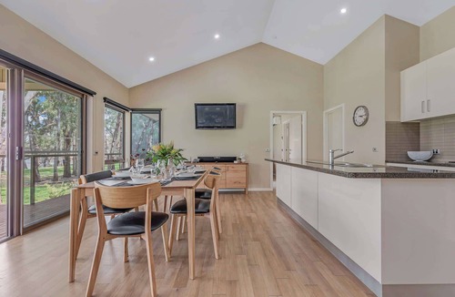 Moama House | Luxury Waterfront Retreat on Murray River