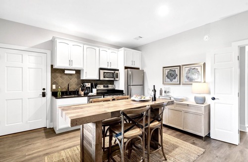 Eatonton Villa | Luxury Waterfront Suite/Prime Location!