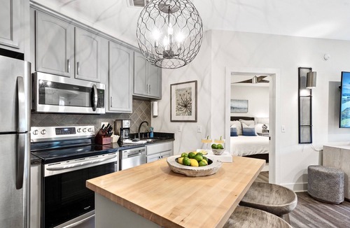 Eatonton Villa | Luxury Waterfront Suite/Prime Location!