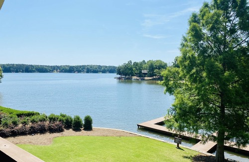 Eatonton Villa | Luxury Waterfront Suite/Prime Location!