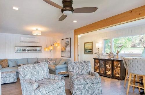 Downtown Apartment | Luxury Waterfront Three Bedrooms Unit with Bay Views
