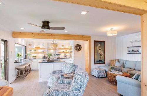 Downtown Apartment | Luxury Waterfront Three Bedrooms Unit with Bay Views