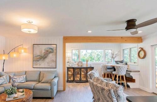 Downtown Apartment | Luxury Waterfront Three Bedrooms Unit with Bay Views