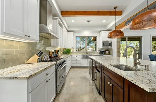 Horseshoe Bay House | ⭐️⭐️LUXURY WATERFRONT-CHEF’S KITCHEN-FIRE PIT-SLEEPS 24⭐️⭐️