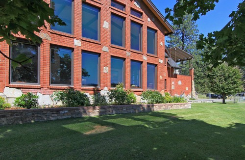 Medical Lake House | Luxury Waterfront Home