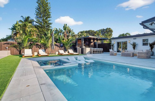 North Central Hollywood House | Luxury Waterfront Villa Heated Pool & Private Dock