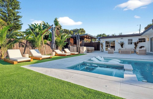 North Central Hollywood House | Luxury Waterfront Villa Heated Pool & Private Dock