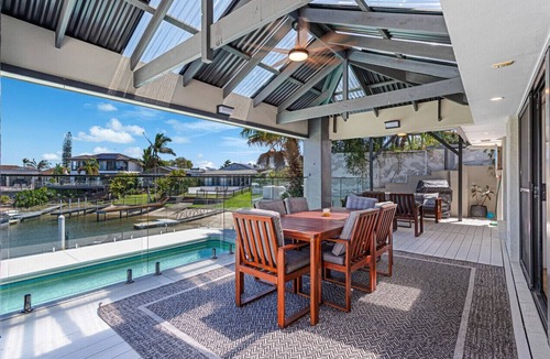 Sorrento House | Luxury Waterside Oasis