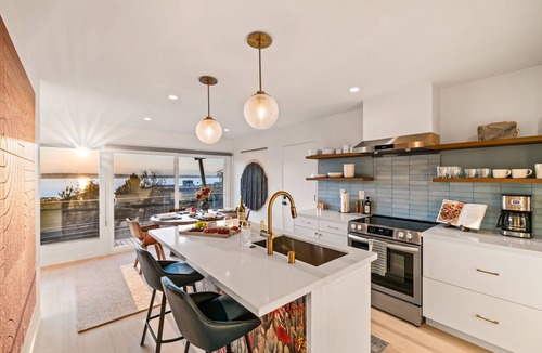 Sunset Hill Condo | Luxury Waterview Home l Work-Friendly Retreat