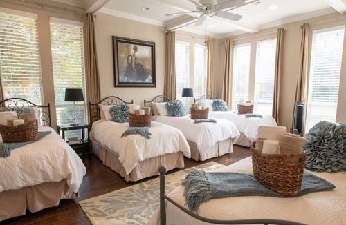 Lake Dallas House | Luxury Weekend Getaway.