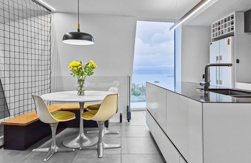 Northland Villa | Luxury Wellington Accomodation with Postcard Harbour Views.