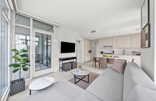 West Loop Hotel | Luxury West Loop Stay: Modern Suites w/Balcony, Resort Amenities & City Views