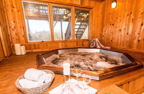 Windham House | Luxury Windham Chalet with Spa/11 acre/15 sleeps