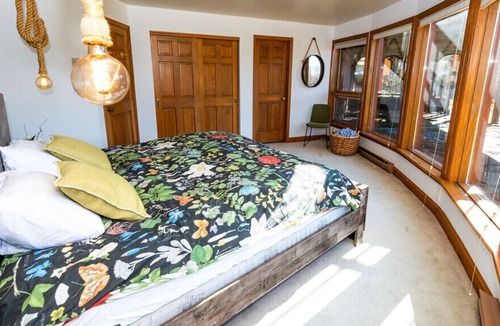 Windham House | Luxury Windham Chalet with Spa/11 acre/15 sleeps