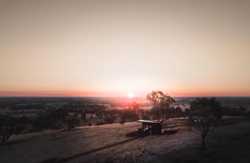 Toolleen House | Luxury Winery Stay with Sweeping Hilltop Views