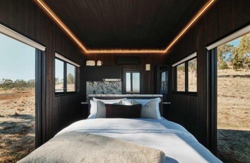 Toolleen House | Luxury Winery Stay with Sweeping Hilltop Views