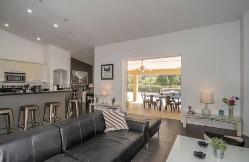 Inverness House | Luxury with a pool Su