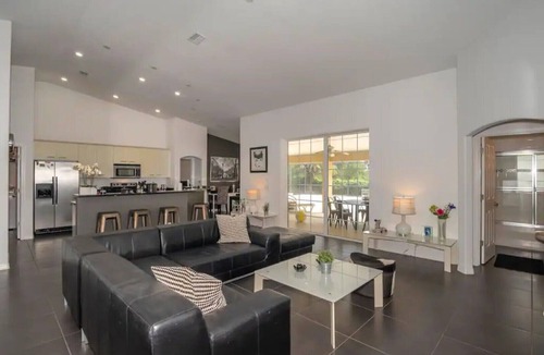 Inverness House | Luxury with a pool Su