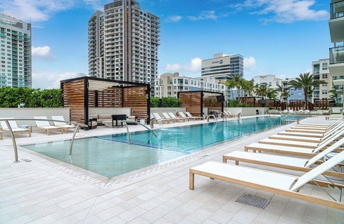 Tarpon River Boat Rental | Luxury Yacht on Las Olas Riverwalk, Full Resort & Spa Access, downtown Location