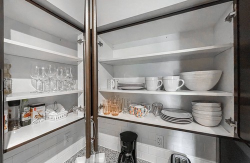 Yorkville Condo | Luxury Yorkville Condo (2 Bedroom)