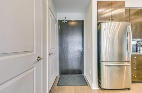 Yorkville Condo | Luxury Yorkville Suite Steps to Designer Shops
