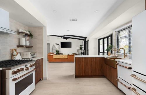 Barton Hills House | Luxury Zilker Home Pool Hot Tub and 2 Kitchens