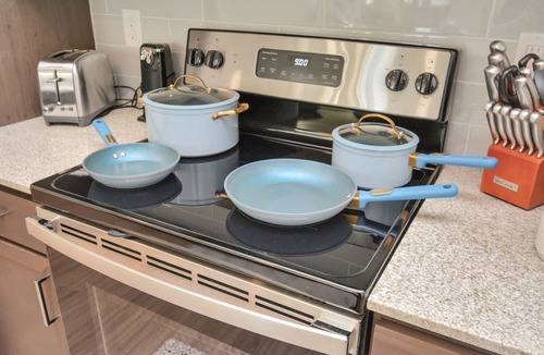 Spring Apartment | Luxury1 bed 1 bath | Fitness center | Pool | Lakefront views | Premium amenities