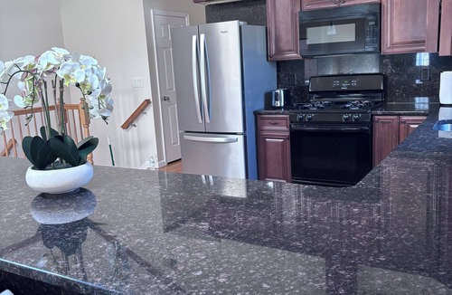 Hackensack River Waterfront Apartment | Luxury3BR Apartment/PrivateEntrance/Free Parking
