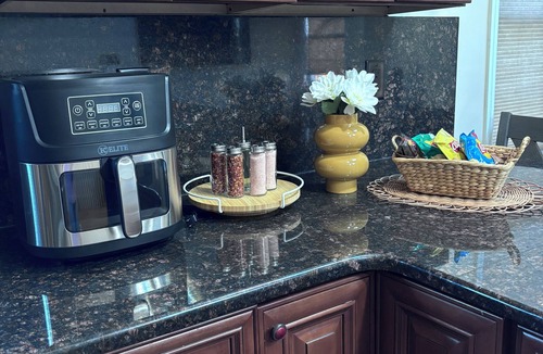 Hackensack River Waterfront Apartment | Luxury3BR Apartment/PrivateEntrance/Free Parking