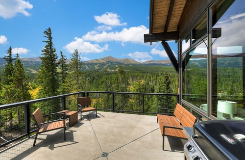 Peak 8 House | 🏆 LuxuryHome Private HotTub Private Gondola Access OXYGEN System StunningViews!