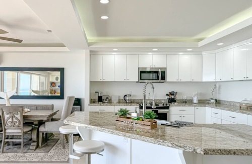 La Joya Condo | LuxuryPenthouse-Jolla Excellence-Indoorpool&Beach