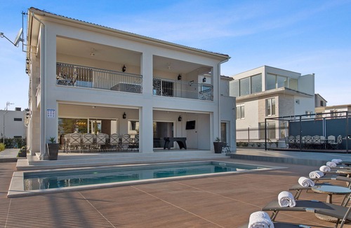 Vodice Villa | Luxuzna Villa Carolus prvi red do mora