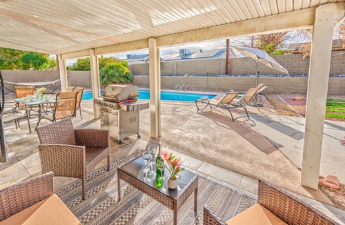 Spanish Oaks Villa | Lv Casa- Modren Home W/ Pool 5 Min to LV Strip