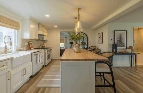 Youngstown House | LVR's Luxurious Lake House