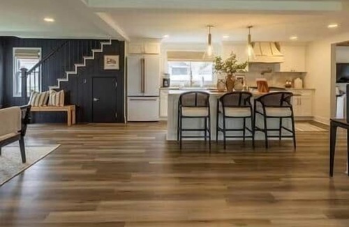 Youngstown House | LVR's Luxurious Lake House