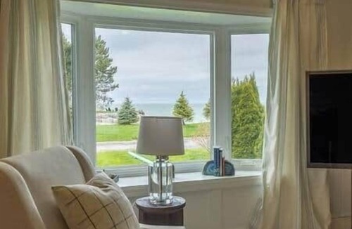 Youngstown House | LVR's Luxurious Lake House
