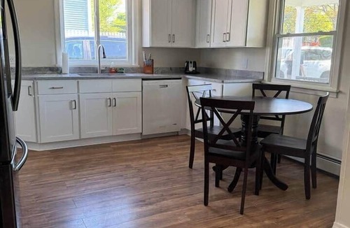 Lewiston House | LVR's - Seventh Street Stay