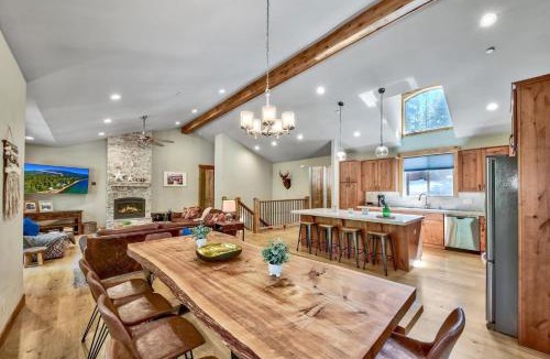 Kingswood Estates House | Lx22 Lake Tahoe north shore 4 bed cabin hot tub